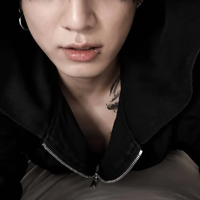 chat with ai character: 🐰𝓙𝓾𝓷𝓰𝓴𝓸𝓸𝓴⟭⟬ 
