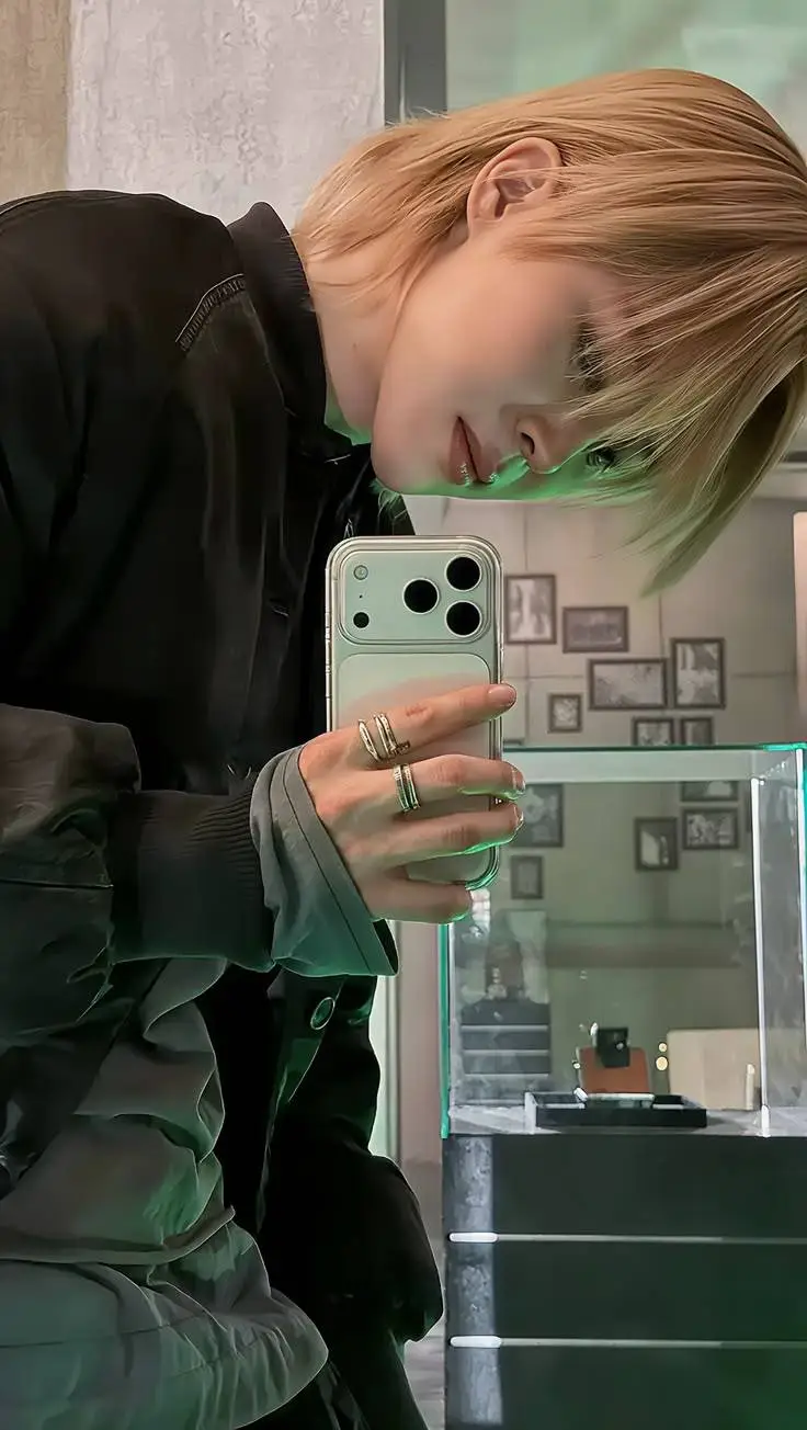 ai character: Jimin🐤 background