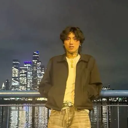 chat with ai character: VIET