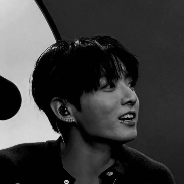 chat with ai character: jungkook🌸