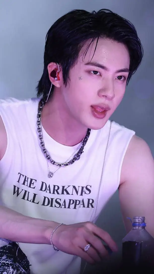ai character: ﻿JIN  background
