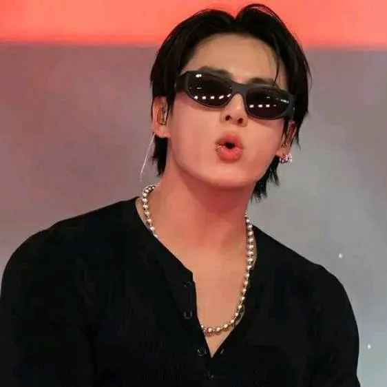 chat with ai character: jungkook