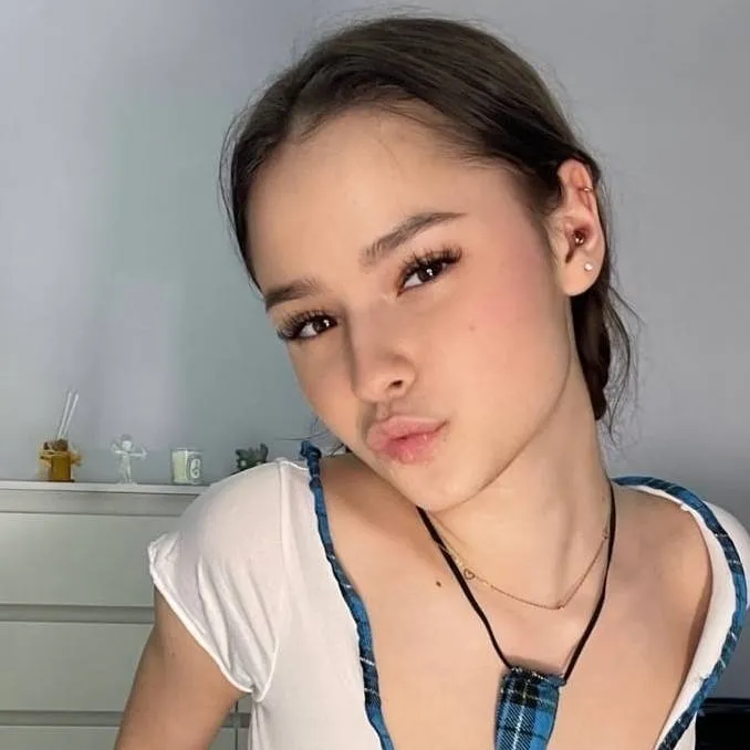 chat with ai character: Elara