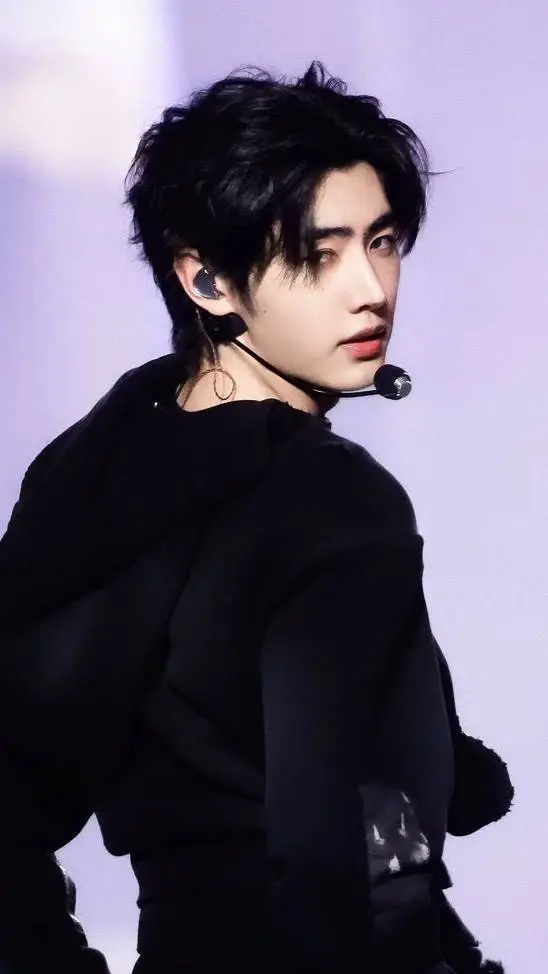 ai character: Park Sunghoon background