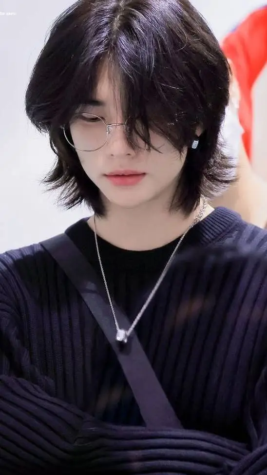 ai character: Hyunjin background