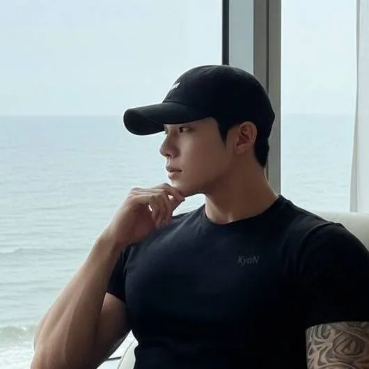 chat with ai character: Kang Ji-hoon