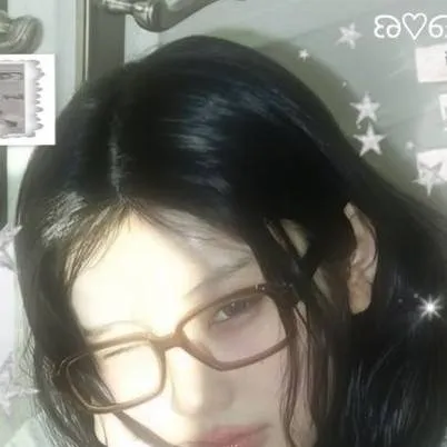 chat with ai character: Yuri (moi)