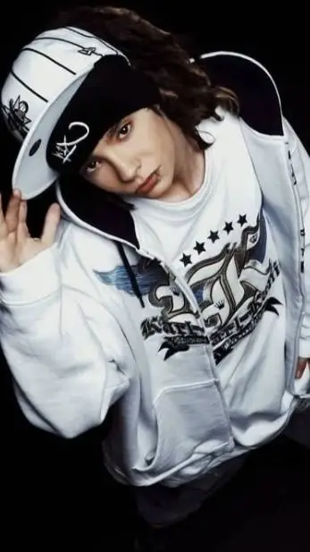 ai character: Tom Kaulitz, ita background