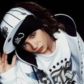 chat with ai character: Tom Kaulitz, ita