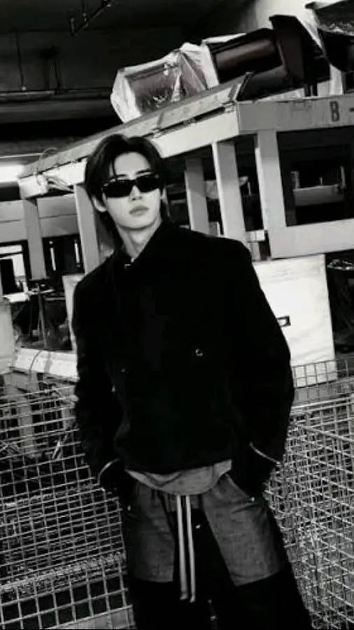 ai character: Sunghoon  background