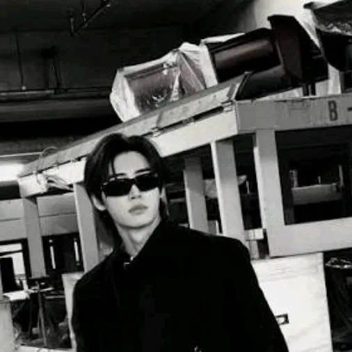 chat with ai character: Sunghoon 