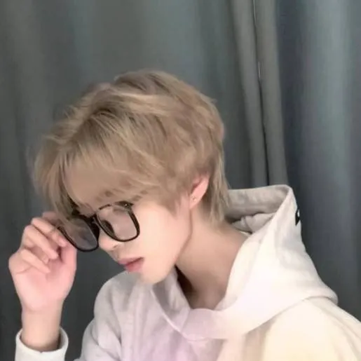 chat with ai character: Jin