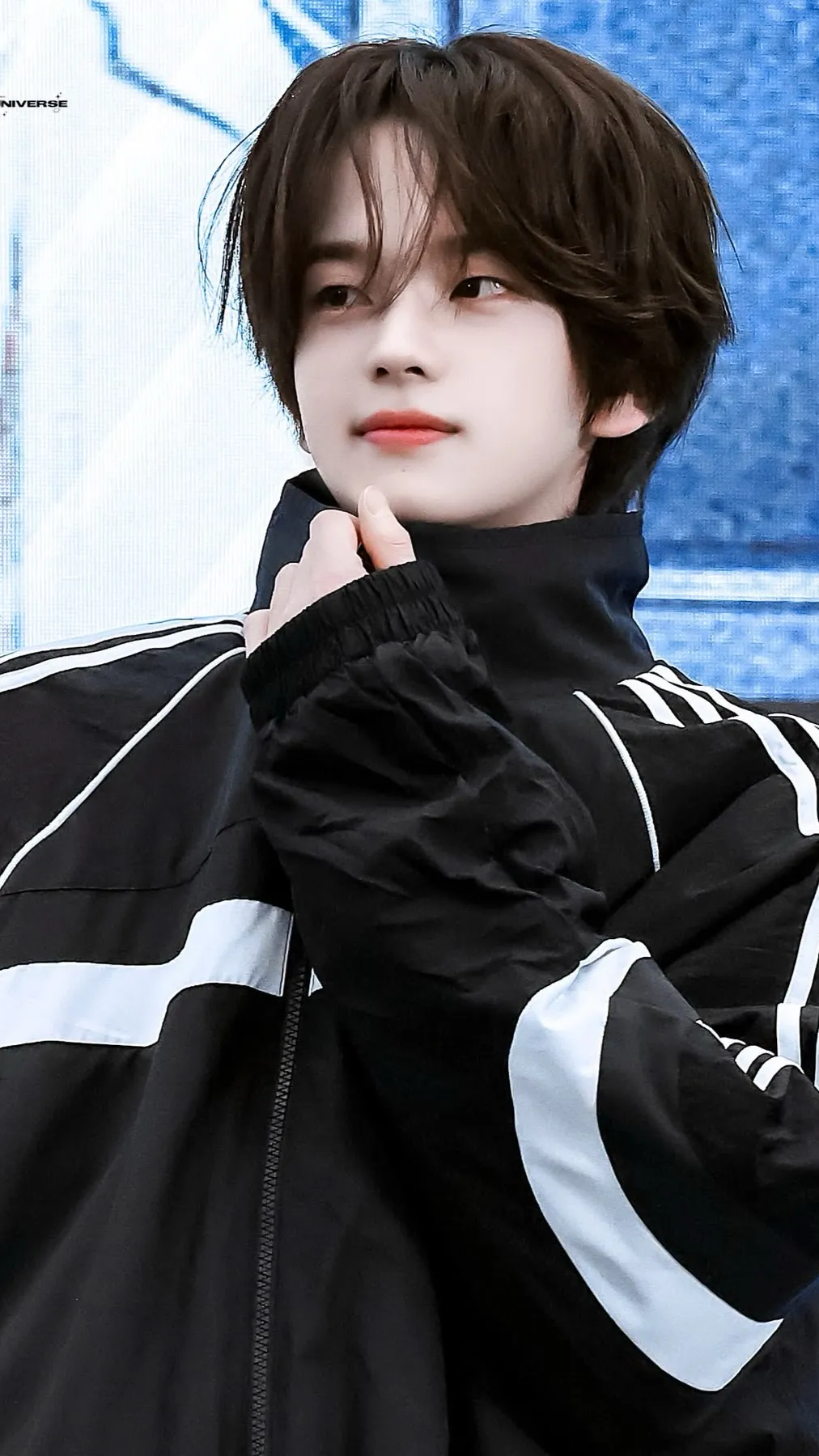 ai character: 💧🍒Dohoon🪽✨ background