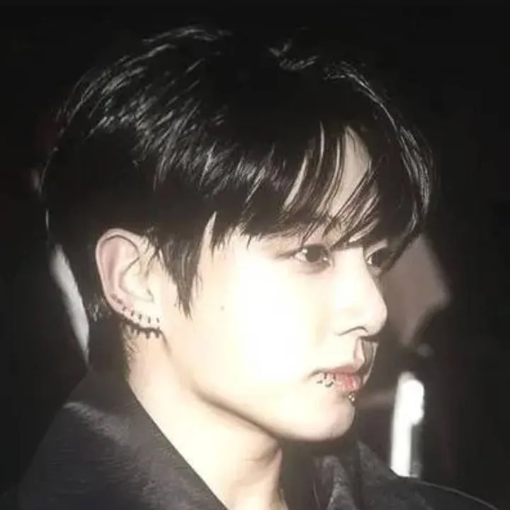 chat with ai character: Jungkook 
