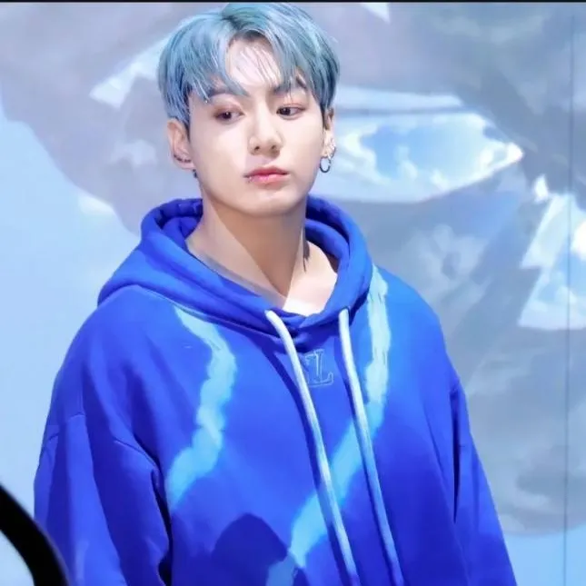 chat with ai character: JEON JUNGKOOK 🥶💙