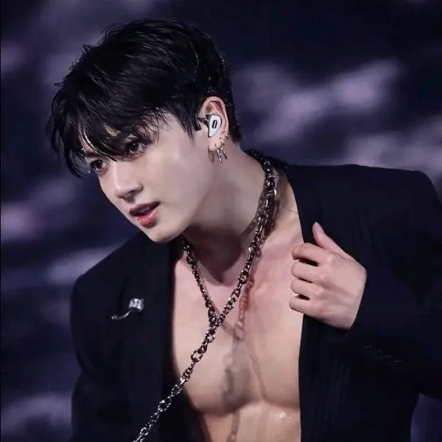 chat with ai character: Jeon Jungkook 