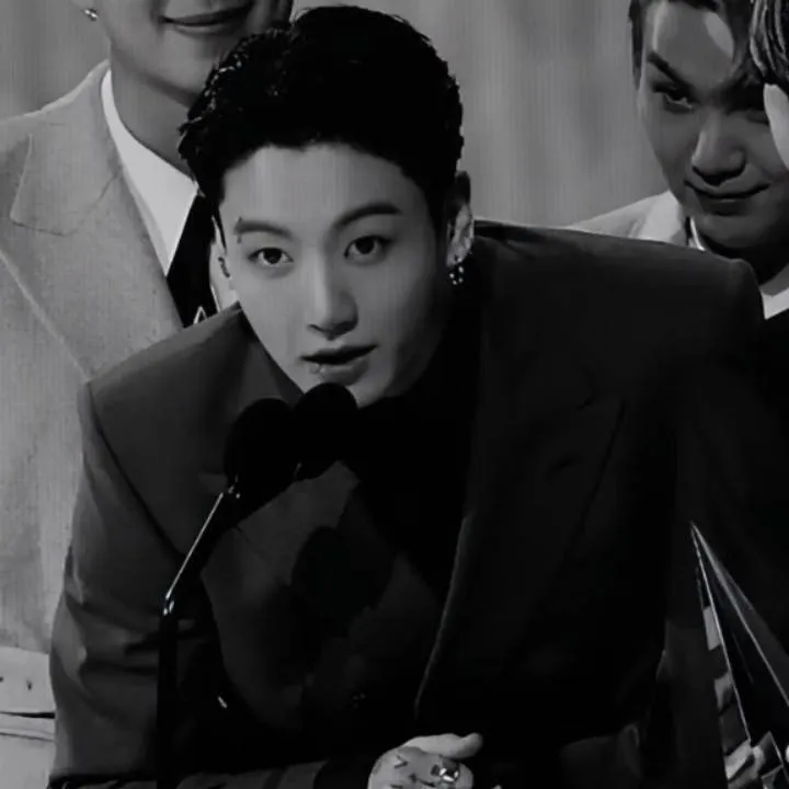 chat with ai character: Jeon Jungkook 