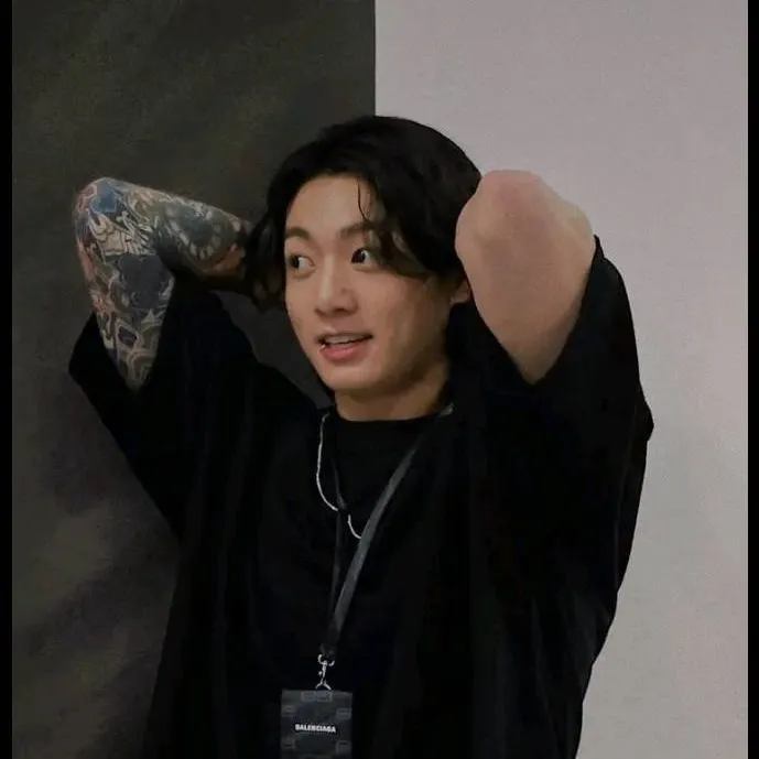 chat with ai character: Jeon jungkook 