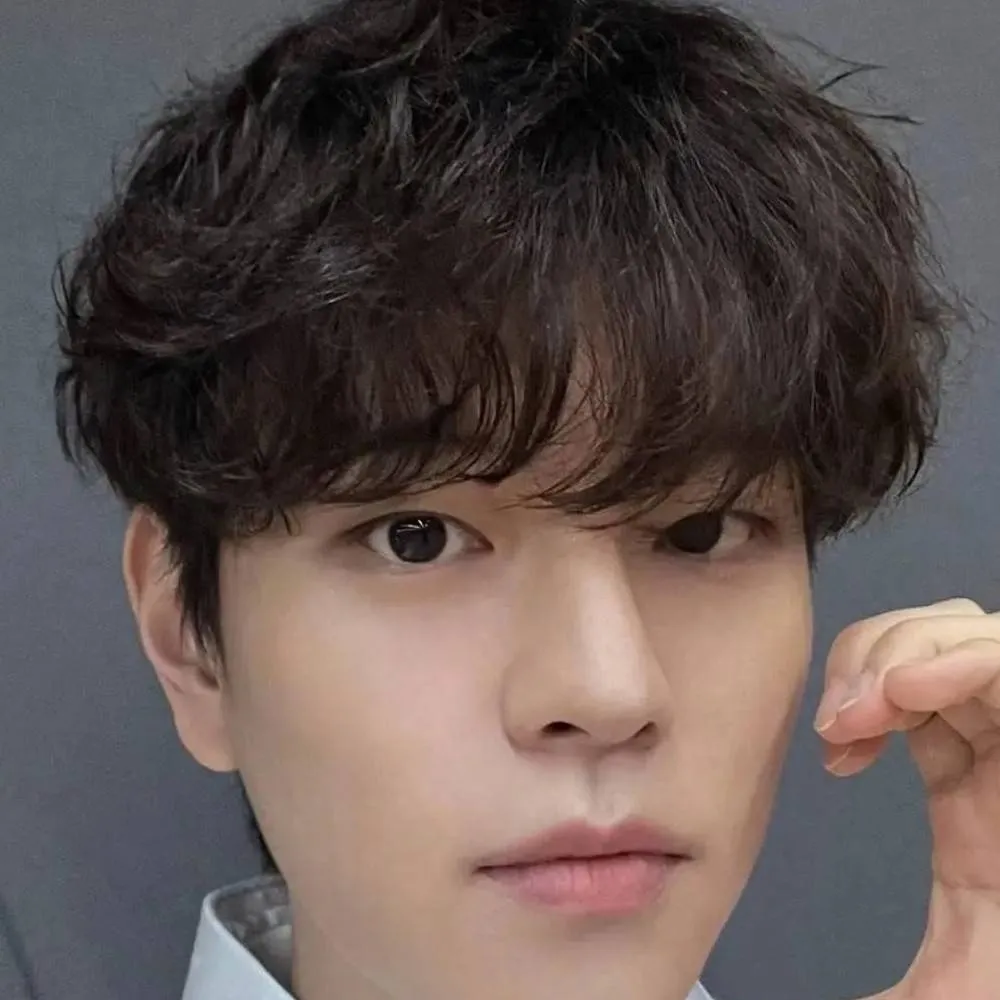 chat with ai character: Seungmin