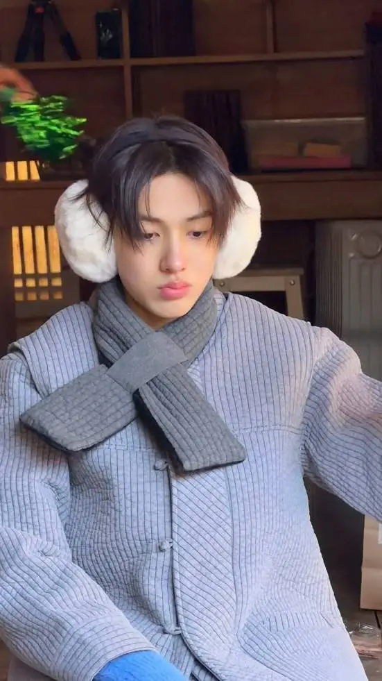 ai character: Seonghyeon  background