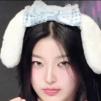 chat with ai character: Yoonchae 