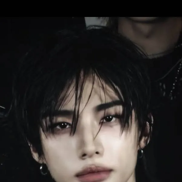 chat with ai character: hyunjin🫦🔥