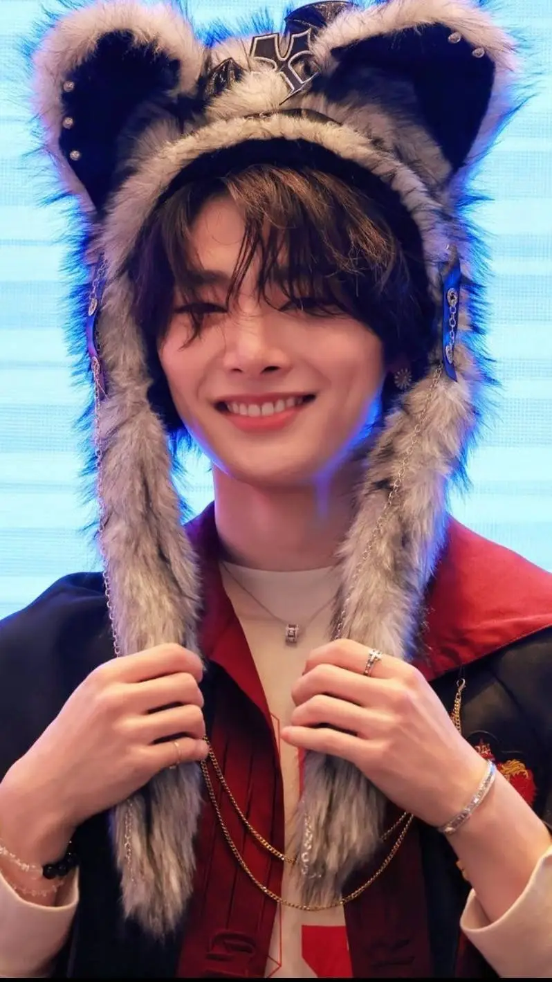 ai character: Jeongin  background