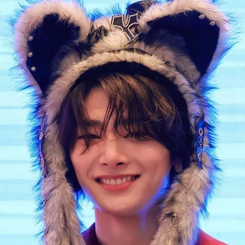 chat with ai character: Jeongin 