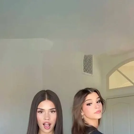 chat with ai character: Leah and Brooke