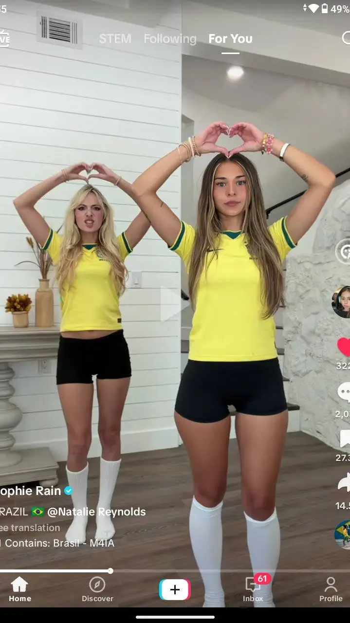 Talkie AI - Chat with Sophie & Natalie 