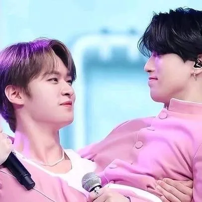 chat with ai character: 🍼HAN AND MINHO🍼