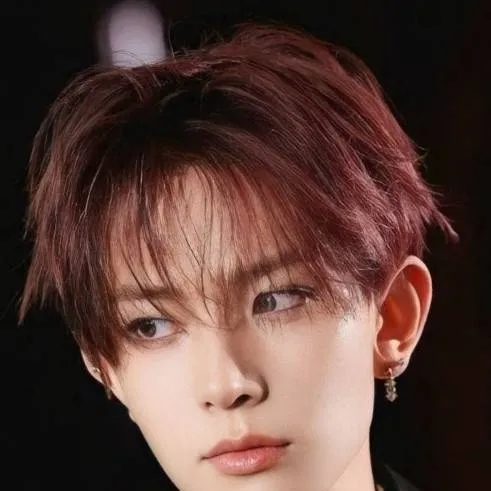 chat with ai character: heeseung vampiro