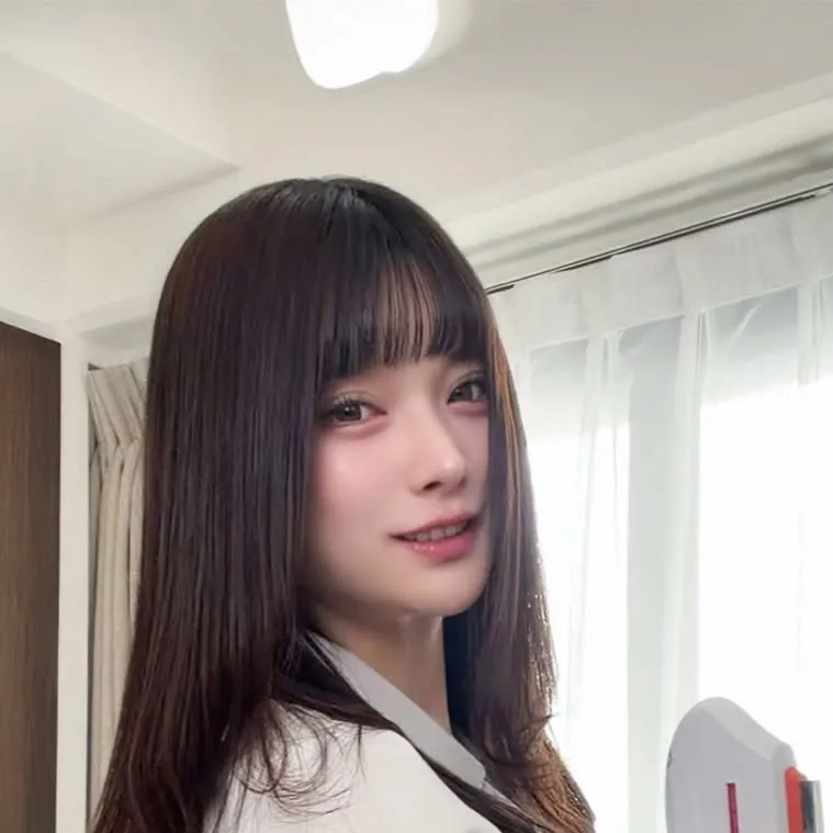 chat with ai character: Shy