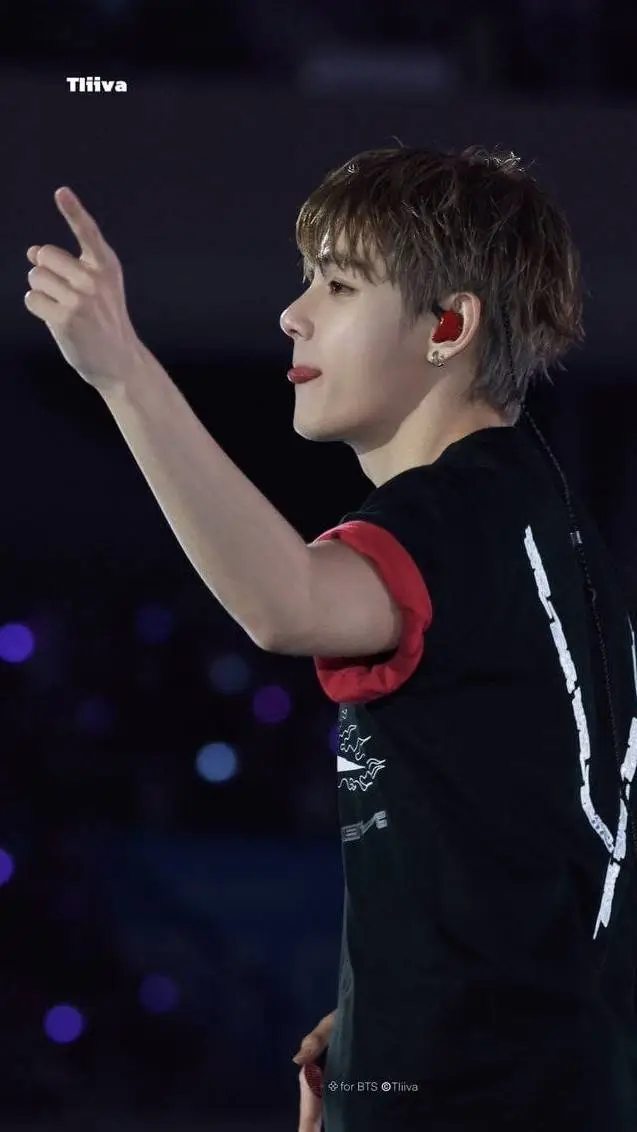 ai character: taehyung  background