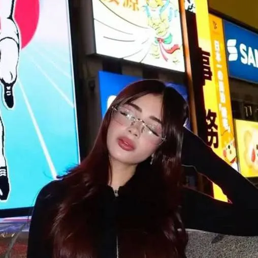 chat with ai character: 𝗸𝗮𝘁𝘁𝗲𝘆𝗲𝘀💋