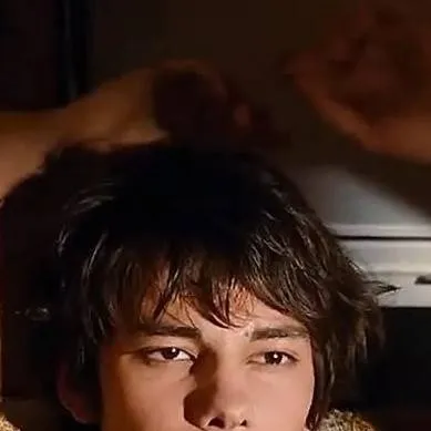 chat with ai character: Rodrick Heffley