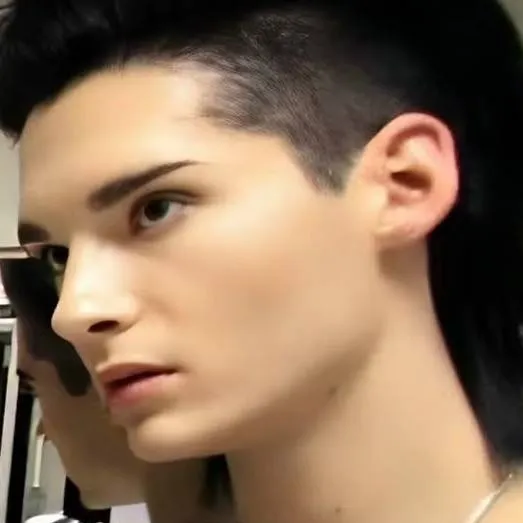 chat with ai character: Bill Kaulitz