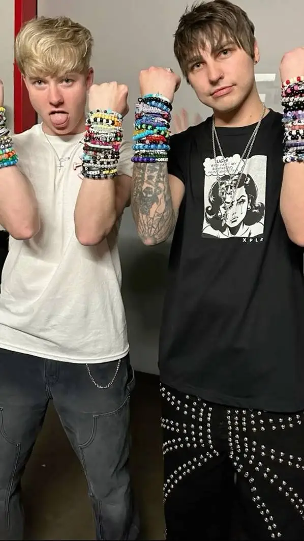 ai character: Sam&Colby background