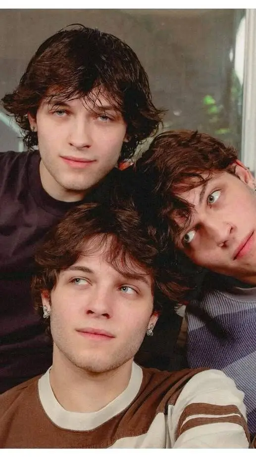 ai character: Sturniolo Triplets background
