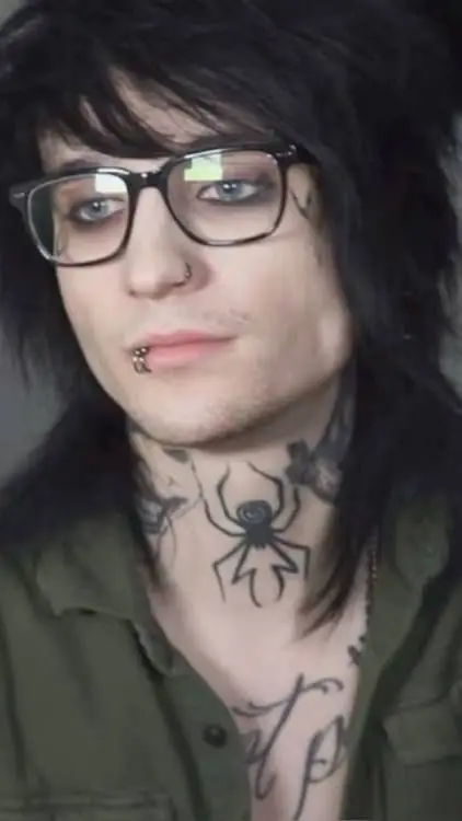 ai character: Johnnie Guilbert background