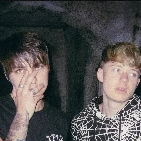 chat with ai character: Sam and Colby