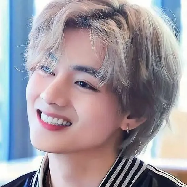 chat with ai character: KIM TAEHYUNG.