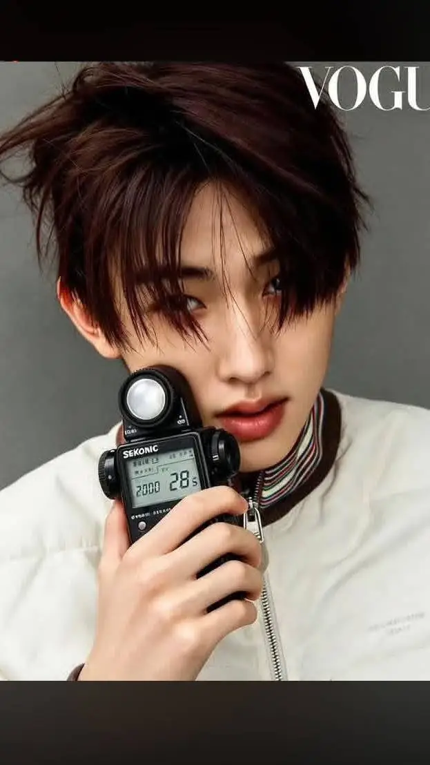 ai character: SEONGHYEON 🥰 background