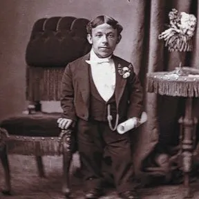 chat with ai character: Sir midget Francis