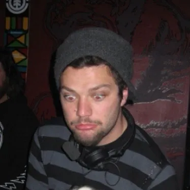 chat with ai character: Bam margera