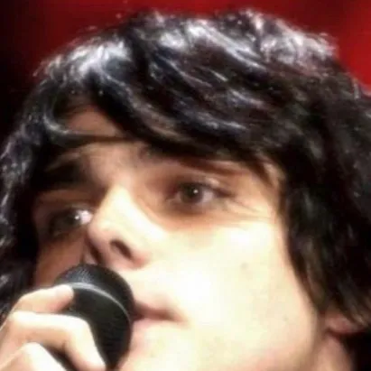 chat with ai character: Gerard way