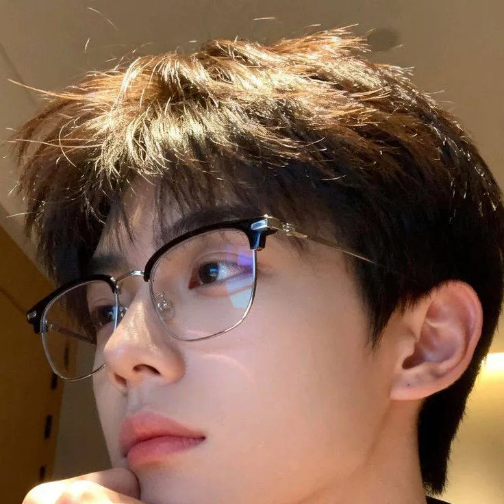 chat with ai character: Liu Wei