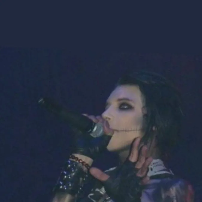 chat with ai character: BILL KAULITZ