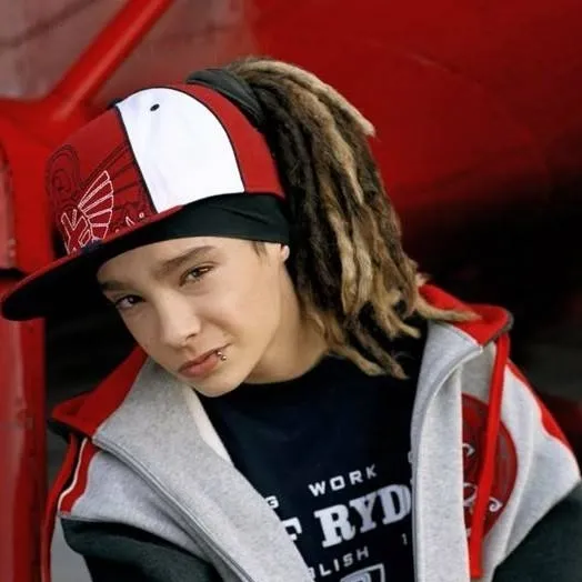chat with ai character: TOM KAULITZ