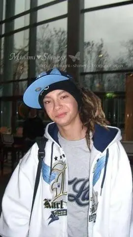 ai character: Tom Kaulitz background